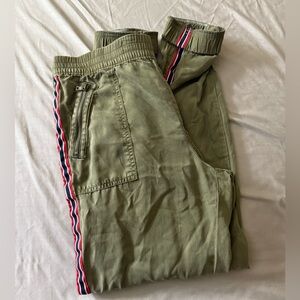 SO Brand Green Women's Elastic Waist/Ankle Pants Size‎ Small